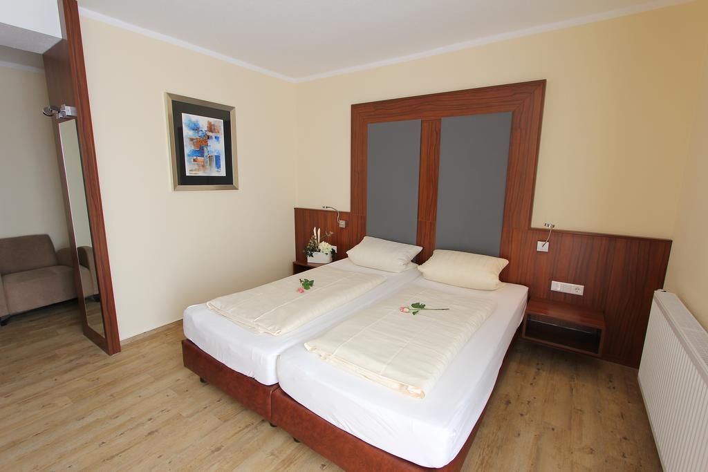 Akzent Restaurant Jonathan Hotel 4*